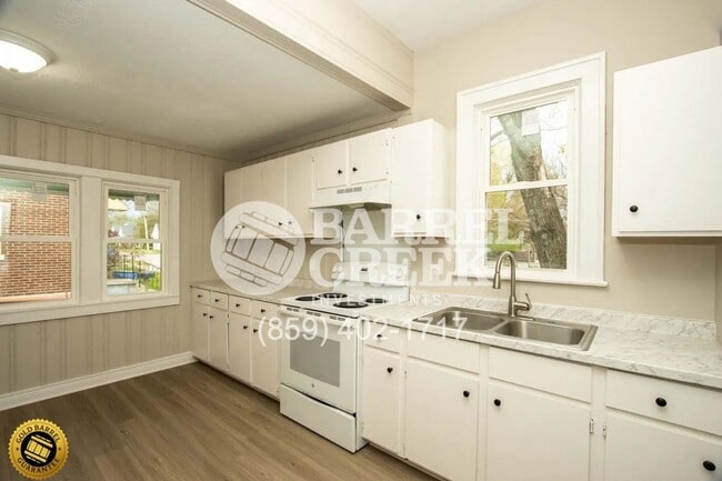 Photo - 327 N 4th St