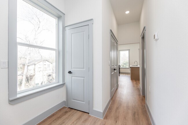 Photo - 704 S 1st St