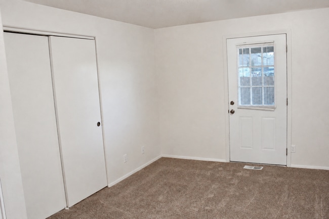 Photo - 2010 NW Elm Ave