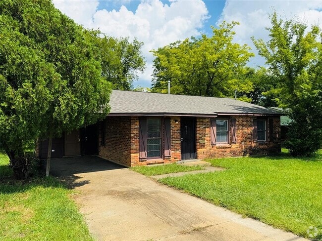 Building Photo - 5001 Mobile Hwy Rental