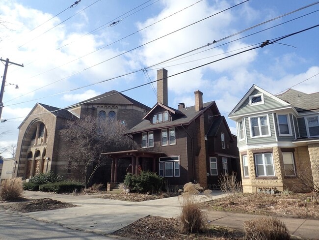 Building Photo - 926 Liberty St Unit APT 1