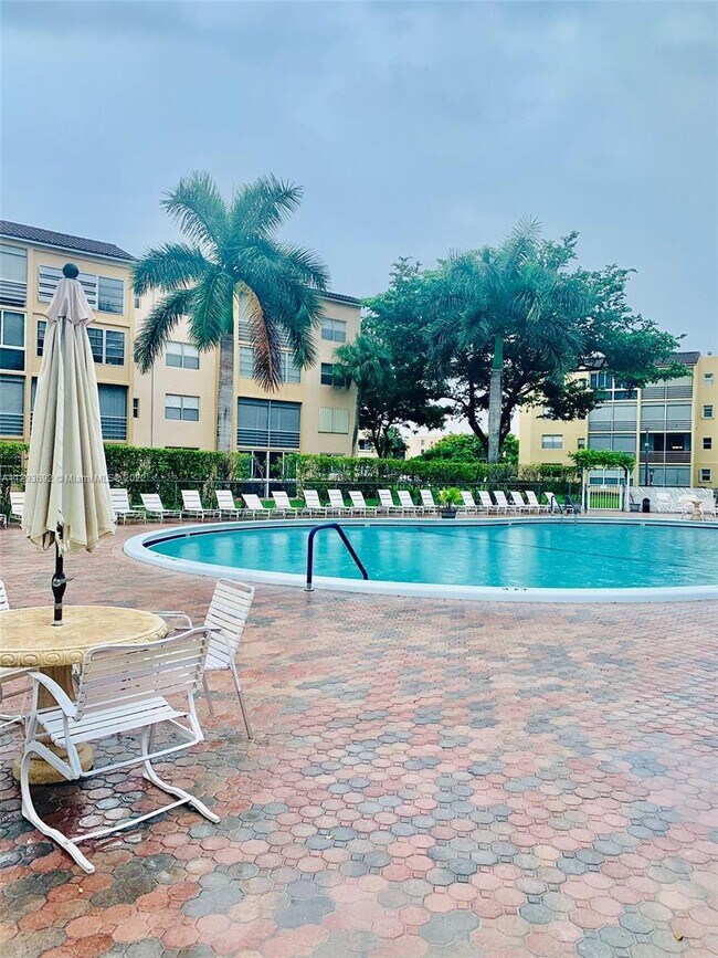 Photo - 2851 Somerset Dr Unit 302