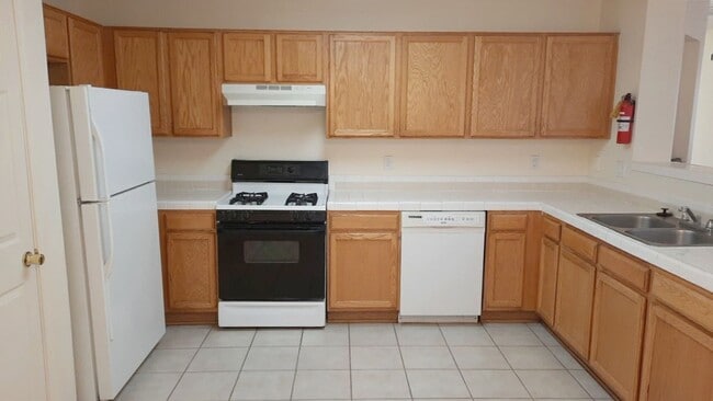 Photo - 4 Bedroom, 2.5 Bathroom! Lovely Home Comin...