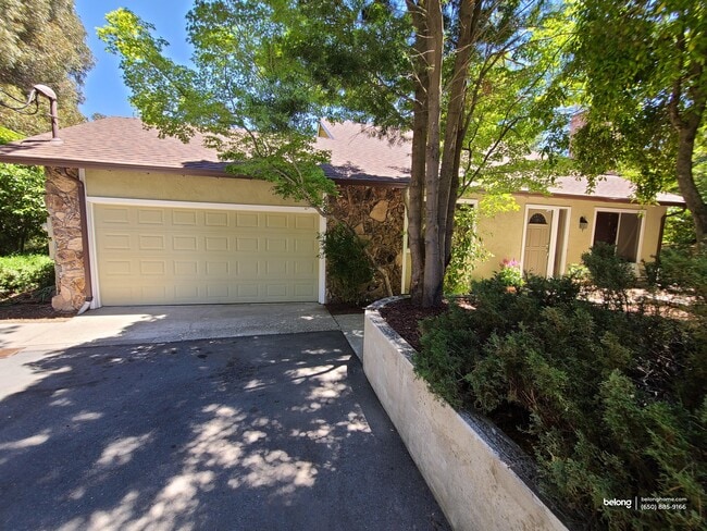 458 Deborah Ln