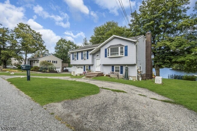 Photo - 408 Canistear Rd House