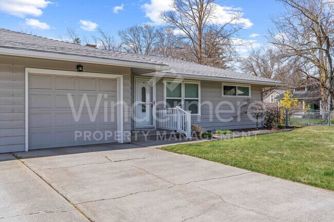 Building Photo - 1402 S Jefferson St Unit 1402 S Jefferson