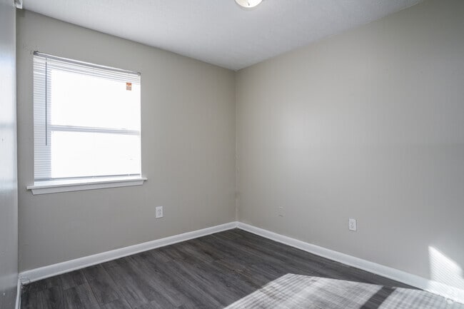 3BR, 1BA - 816SF - Second Bedroom - Briarcliff South