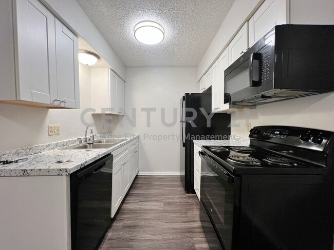 Building Photo - 1108 N Elm St Unit 10