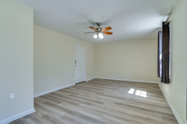 7913 Central Park Cir Unidad Primary