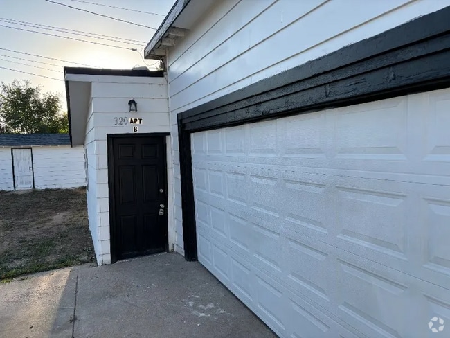 Building Photo - 320 13th Ave Rental