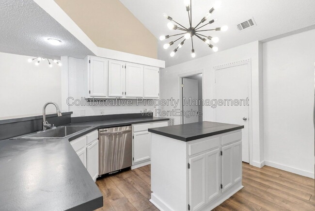 Photo - 6 English Saddle Ct