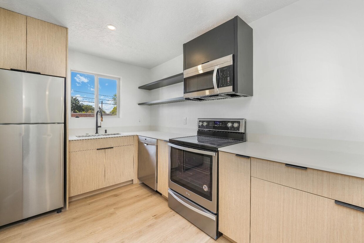 282 E Downington Ave - 282 E Downington Ave