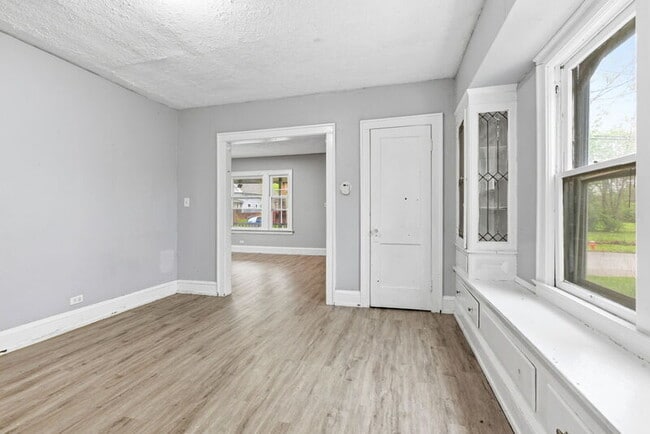 Photo - 11617 Forest Ave