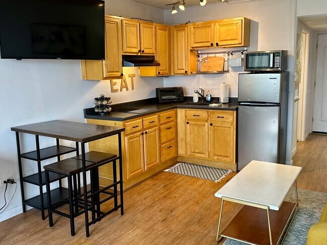 Kitchen - 1700 Clinch Ave Unit #521