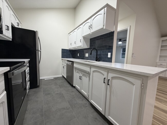 Photo - 10325 Ohio Plz