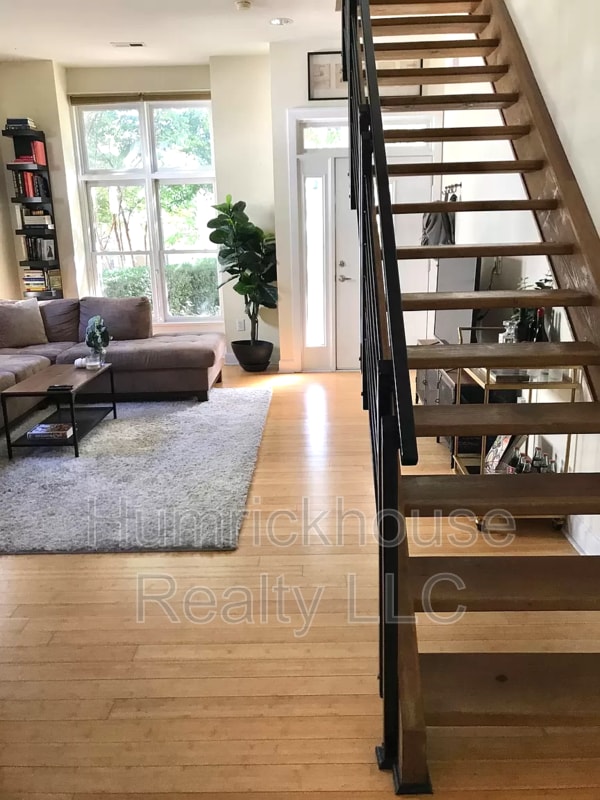 Photo - 663 N Alexander St