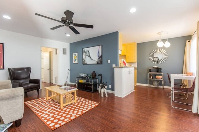 Building Photo - 1348 N Vista St