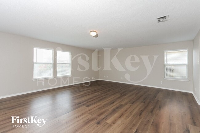 Photo - 466 Dolly Dr