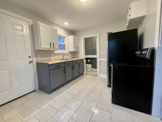 Photo - 404 N 64th St
