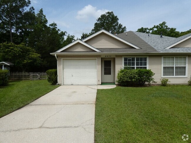 Building Photo - Adorable 2 Bed/2 Bath Duplex Rental