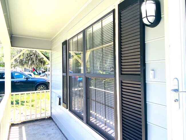 Photo - 112 Holland Park Cir