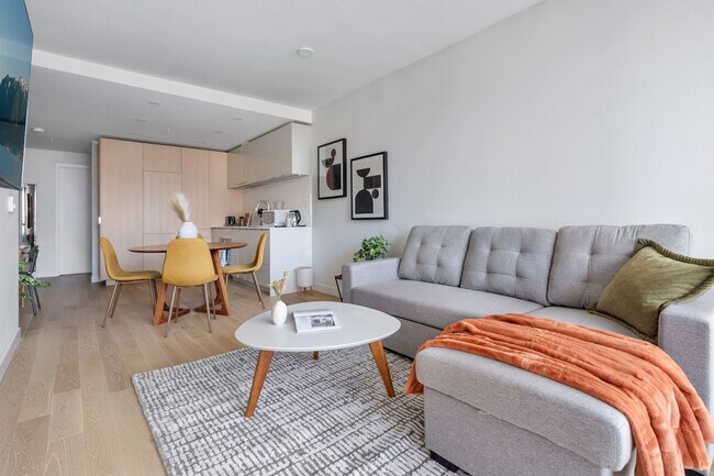 Photo - 239 Keefer St