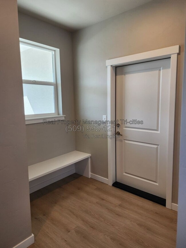 Photo - 3592 Stardust St