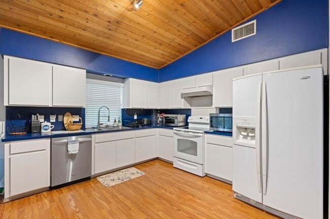 Building Photo - 756 Juniper Pl