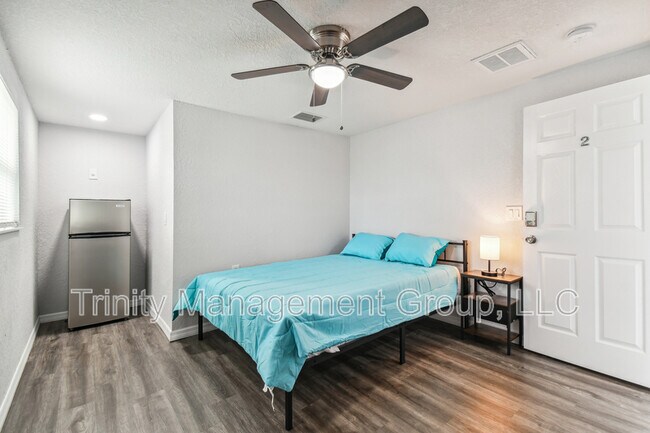 10033 Brunswick Ln