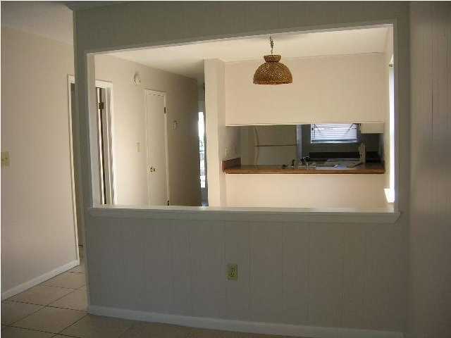 Photo - 208 Third St SE