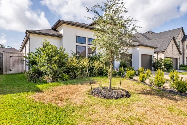 10922 Providence Ct