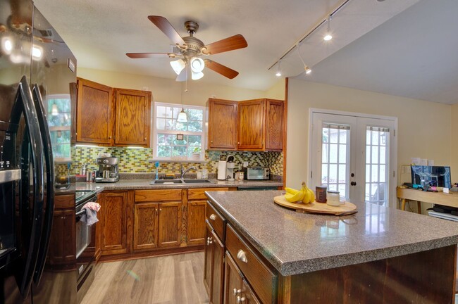 251 Ivy Ln
