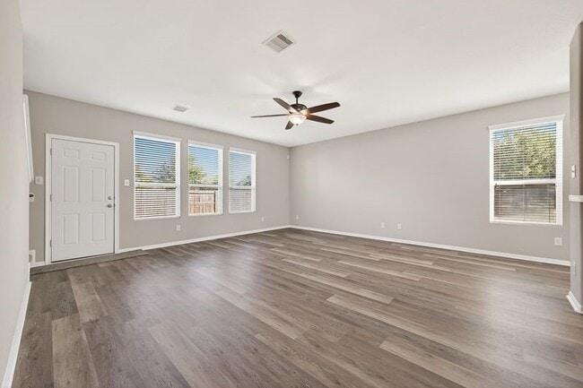 Building Photo - 2810 Meadowbrook Lane