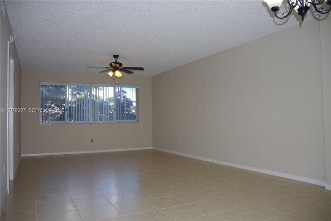 Building Photo - 9511 Weldon Cir Unit G315