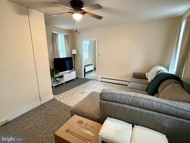 Building Photo - 43 E Franklin St Unit A