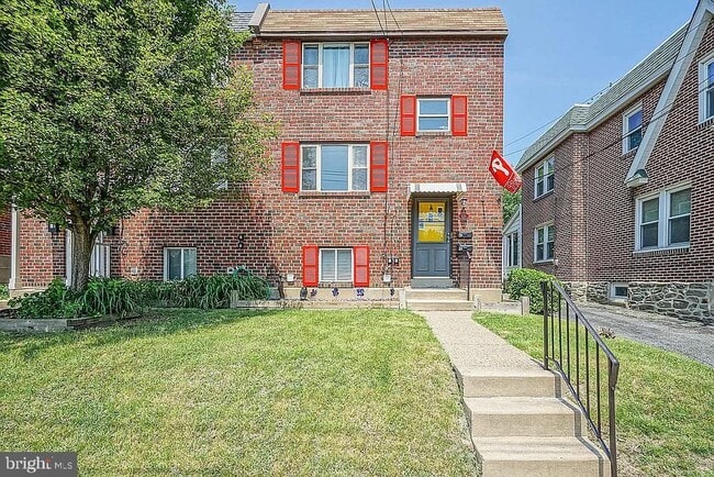 Building Photo - 829 Spruce St