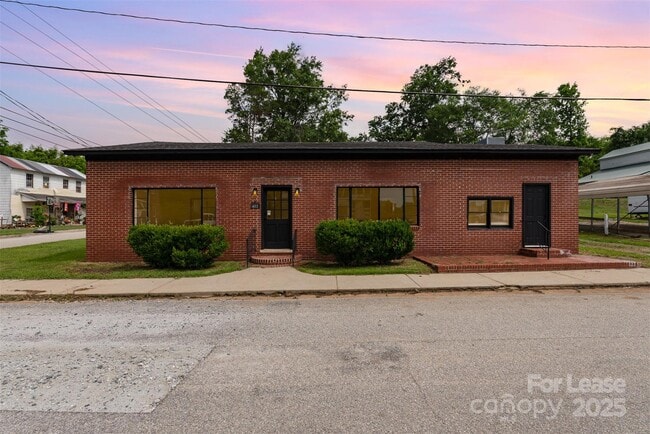 Building Photo - 412 Flat Dr Rental