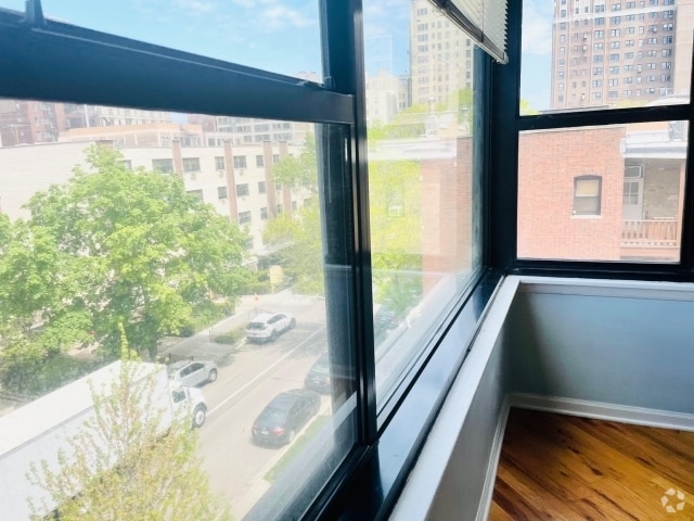 Building Photo - 525 W Aldine Ave Unit 401 Rental