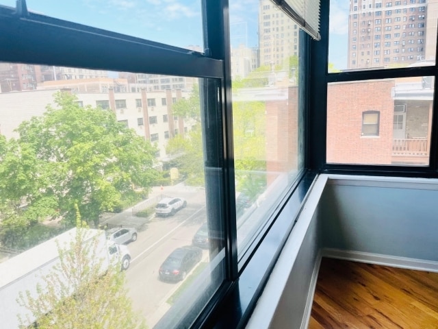 Photo - 525 W Aldine Ave Apartment Unit 401