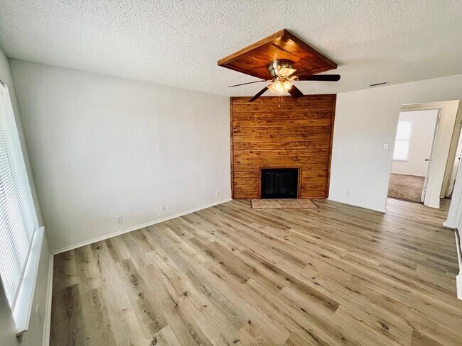 Photo - 1203 Redwood St