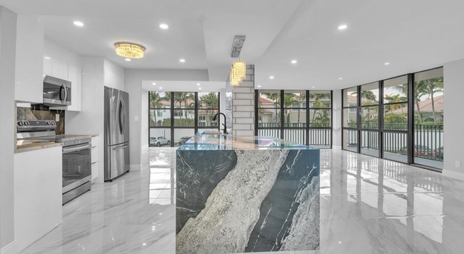 1000 Parkview Dr Unit 210