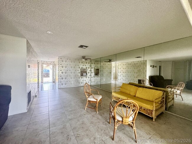 Photo - 5725 Fernley Dr E