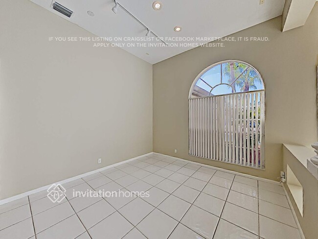 Photo - 8227 NW 41st St