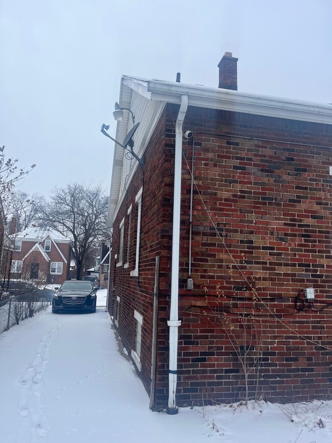 Photo - 15410 Tracey St