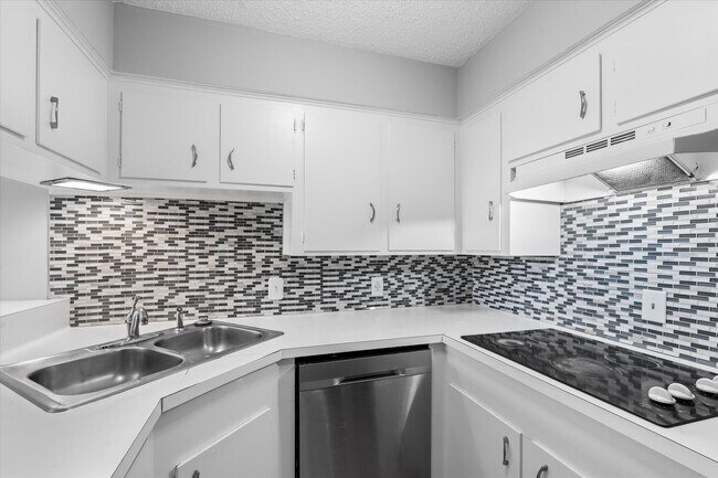 Photo - 7714 Renwick Dr Unit 23