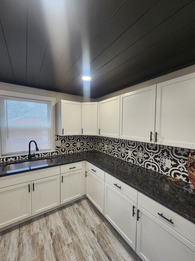 Photo - Spacious 3 Bedroom Duplex Near 10th and Sherman Dr.