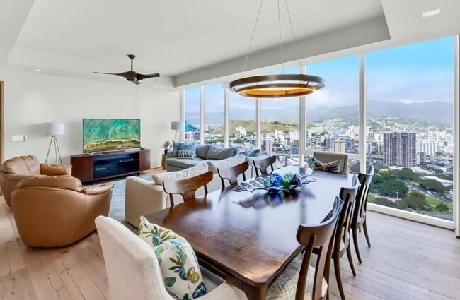 Building Photo - Spectacular 3 bedroom 3 bath Penthouse in the Kakaako Area Unit 4501