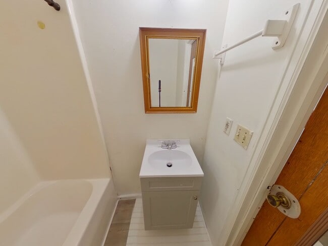 Photo - 222 E 14th St N