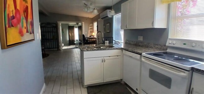 Photo - 115 Duxbury Ave