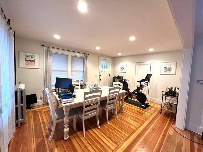 Photo - 18 Apthorp Ave